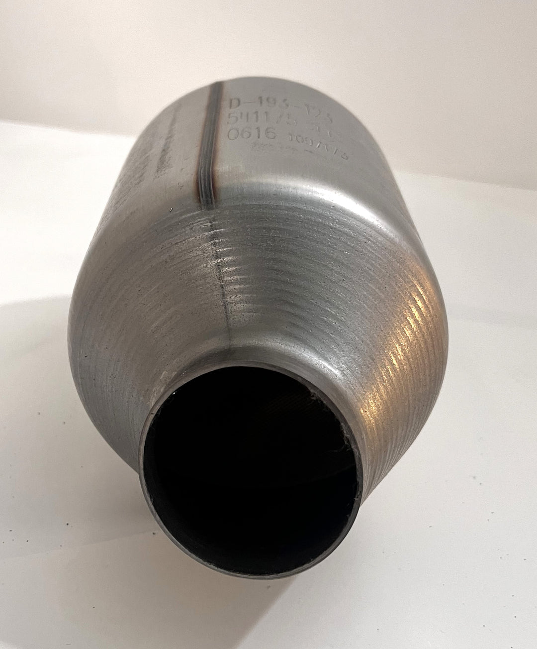 MagnaFlow 541175 Universal Catalytic Converter