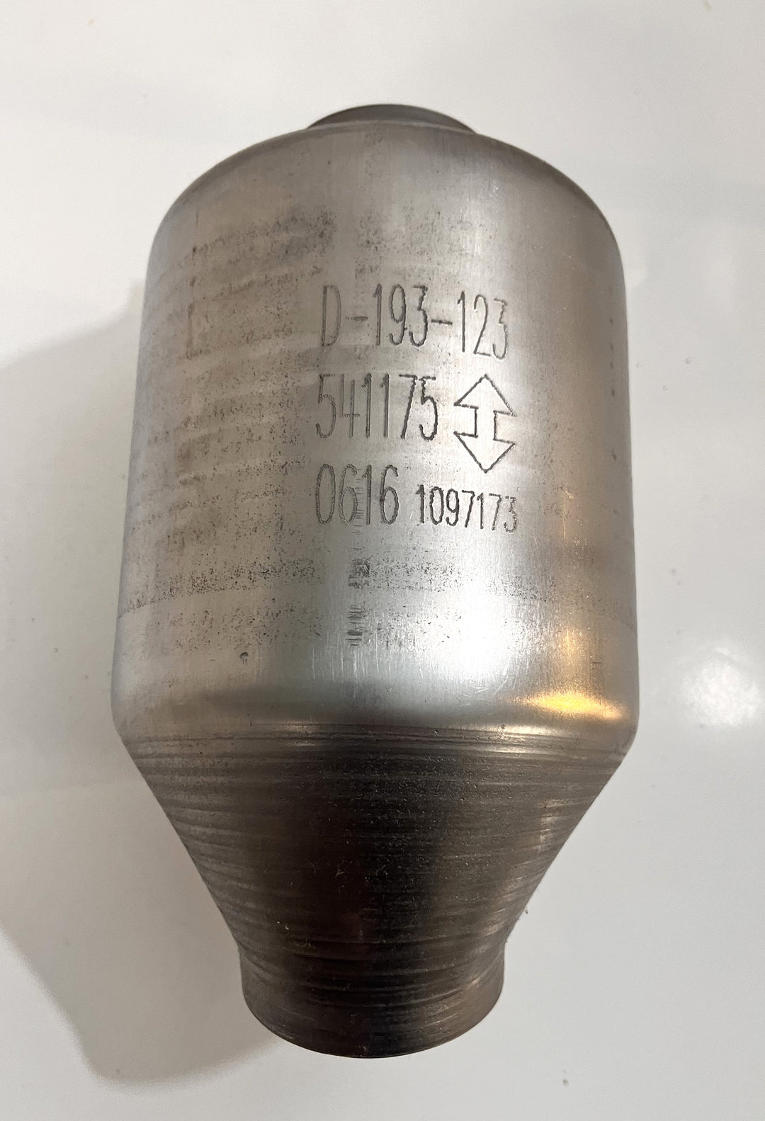 MagnaFlow 541175 Universal Catalytic Converter