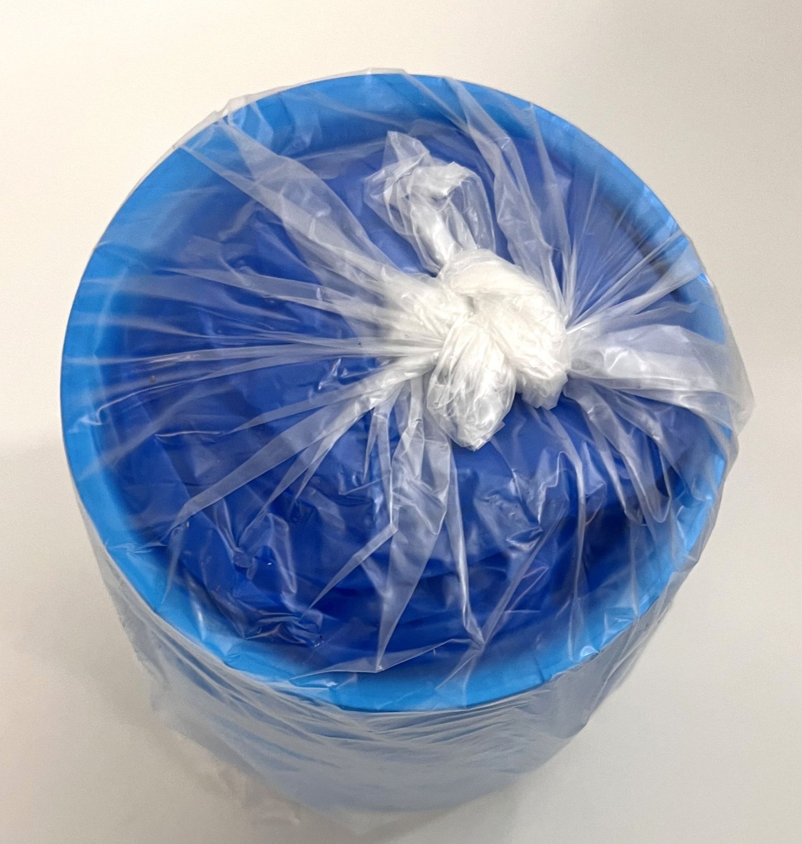 Medegen 3933 Emesis Bags, 1000cc, disposable, leak-resistant, 100-pack for medical use.