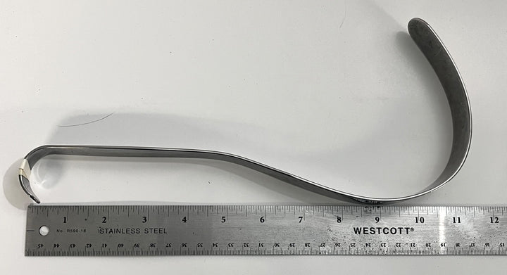 Pre-owned stainless steel Deaver retractor, durable and ergonomic, designed for precise surgical retraction.