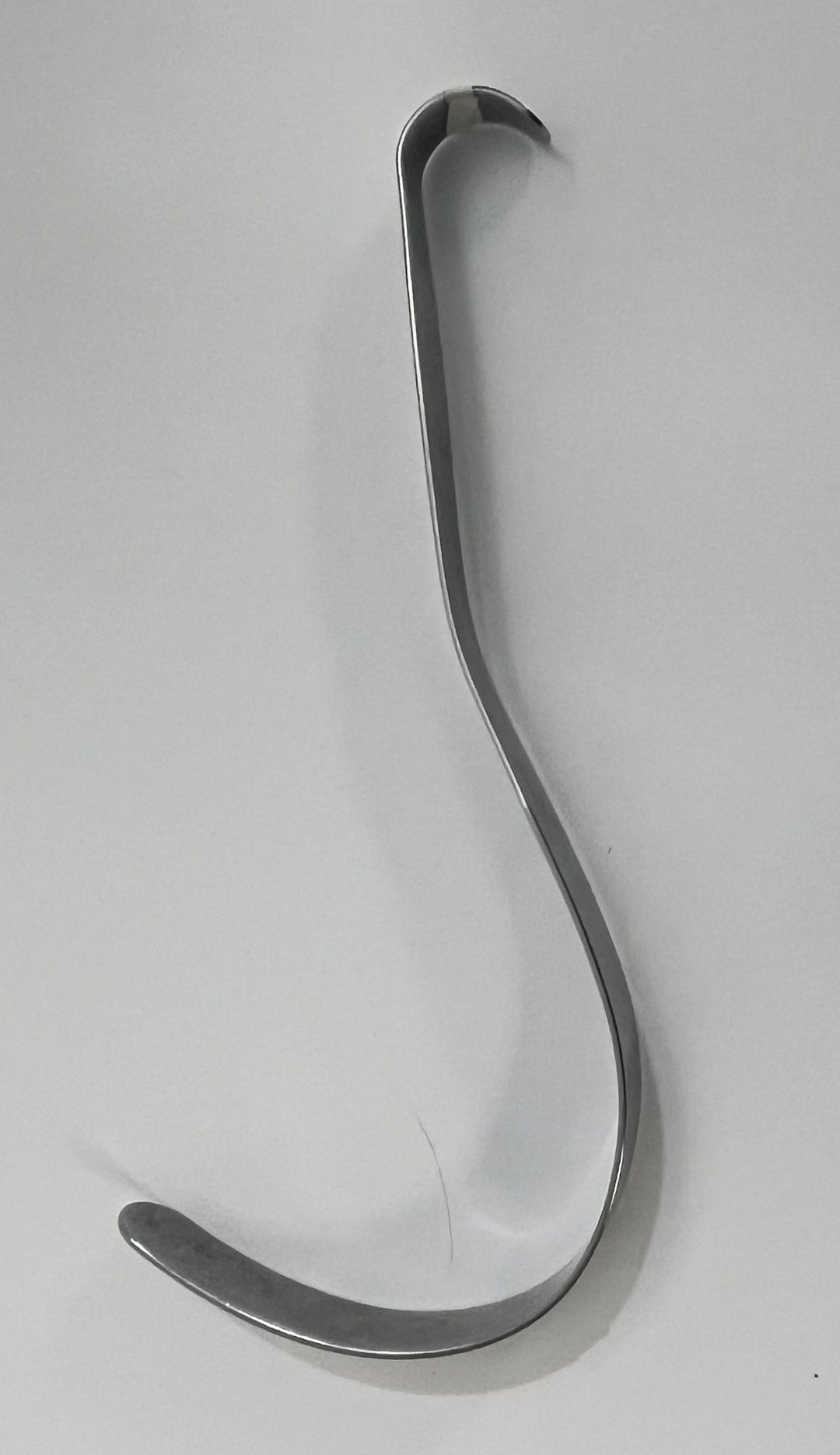 Pre-owned stainless steel Deaver retractor, durable and ergonomic, designed for precise surgical retraction.