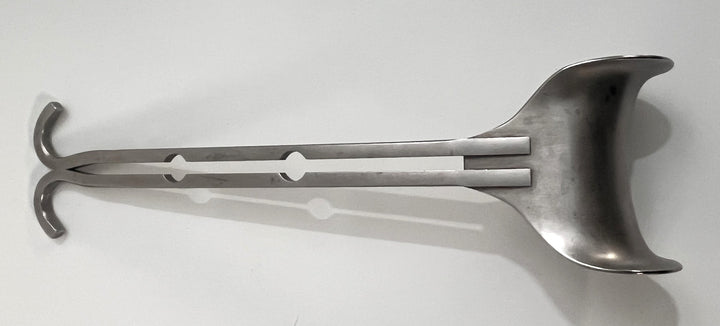 Pre-owned V. Mueller Balfour Retractor 3" Center Blade, durable stainless steel for surgical retraction.