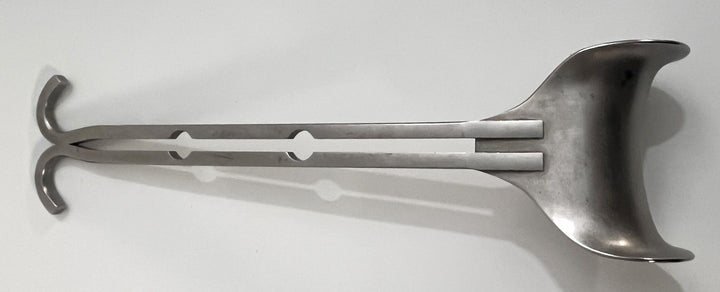 Pre-owned V. Mueller Balfour Retractor 3" Center Blade, durable stainless steel for surgical retraction.