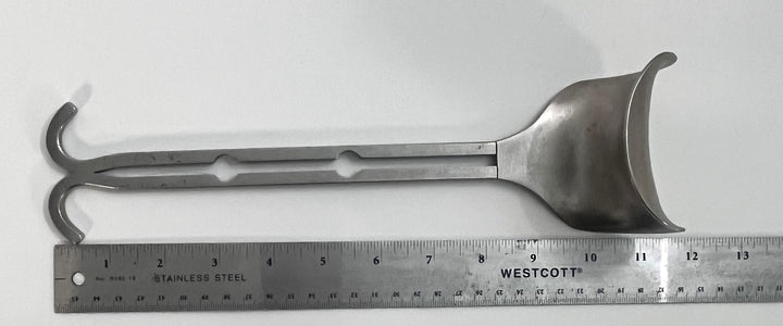 Pre-owned V. Mueller Balfour Retractor 3" Center Blade, durable stainless steel for surgical retraction.