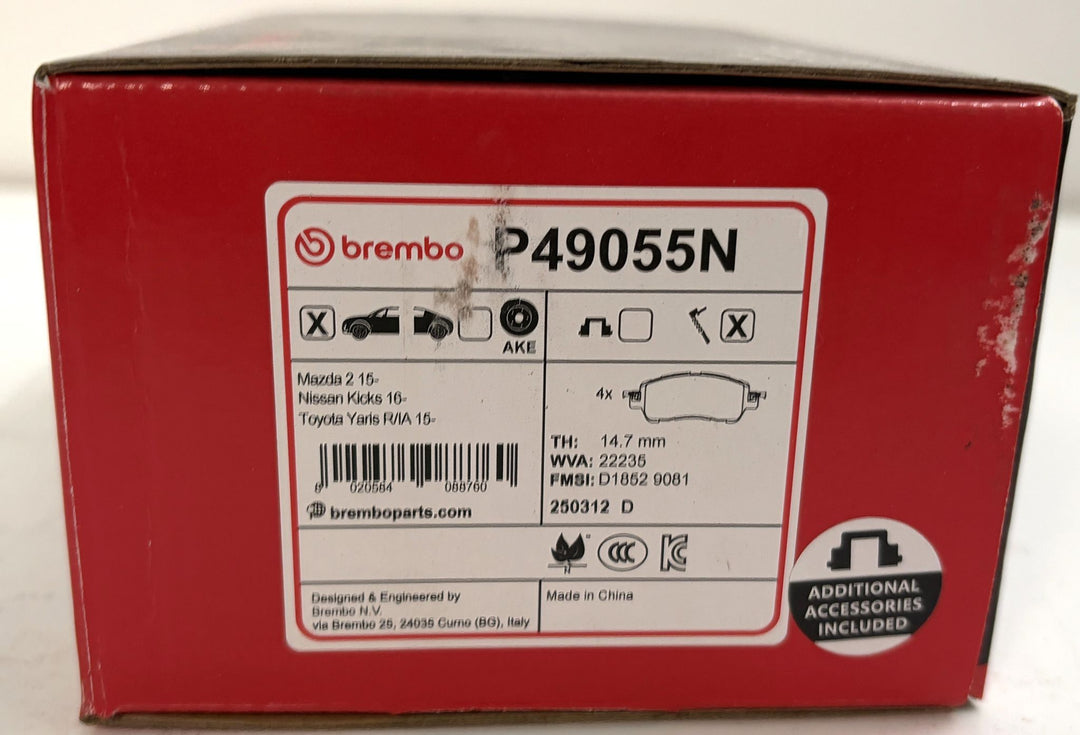 Brembo P49055N ceramic front brake pad box for Nissan Kicks, Toyota Yaris, and Mazda 2, with vehicle compatibility details and accessory label
