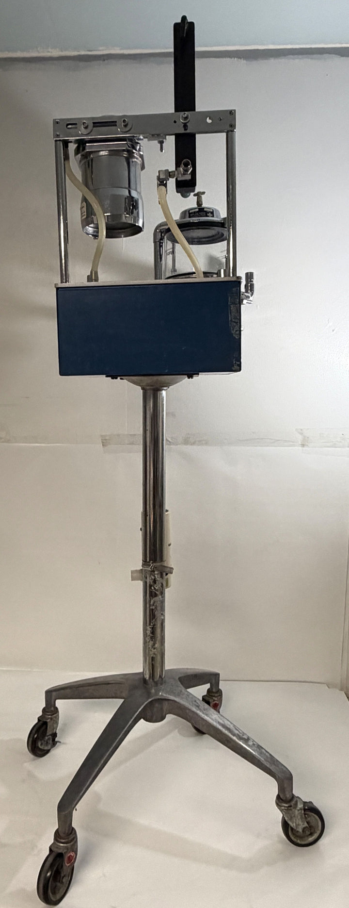Quantiflex VMC Veterinary Anesthesia Machine w/ Isoflurane Vaporizer &amp; Gas-Vak