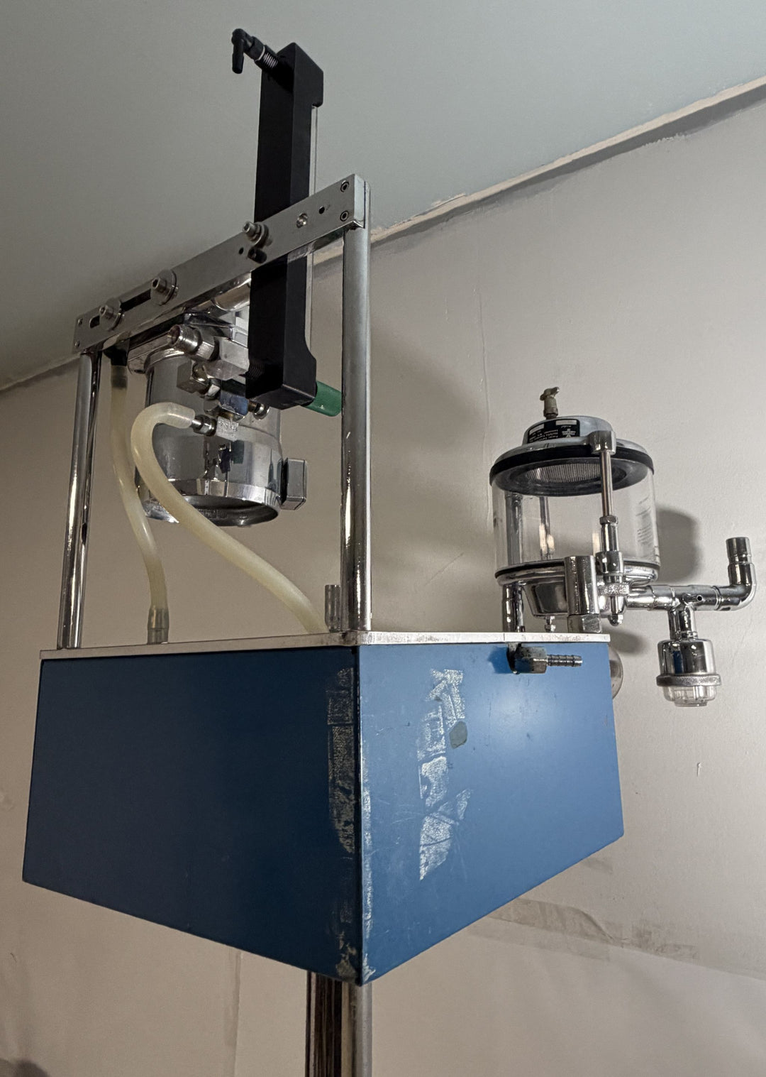 Quantiflex VMC Veterinary Anesthesia Machine w/ Isoflurane Vaporizer &amp; Gas-Vak