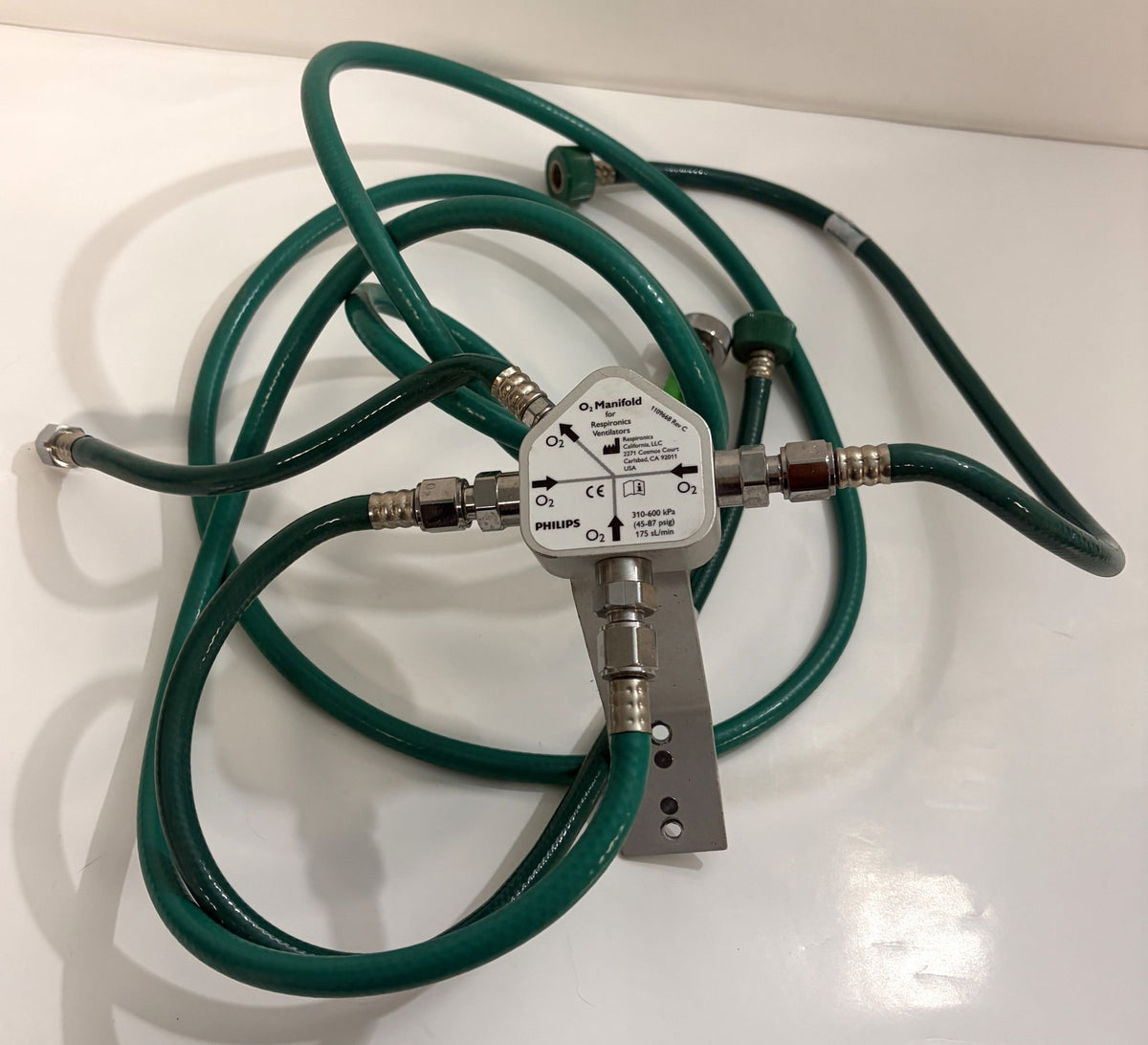 Philips Respironics O2 manifold assembly with four green oxygen hoses, part number 1109668 Rev C, pre owned medical equipment