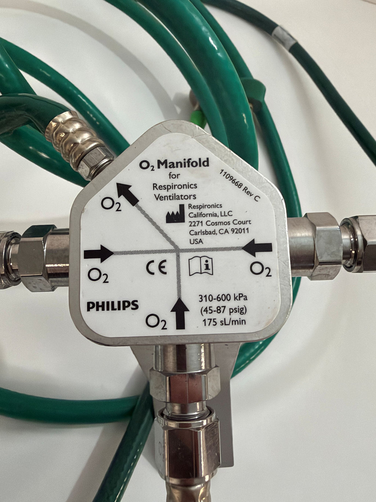 Philips Respironics O2 manifold 1109668 Rev C with attached green oxygen hoses for V60 ventilators pre owned medical equipment