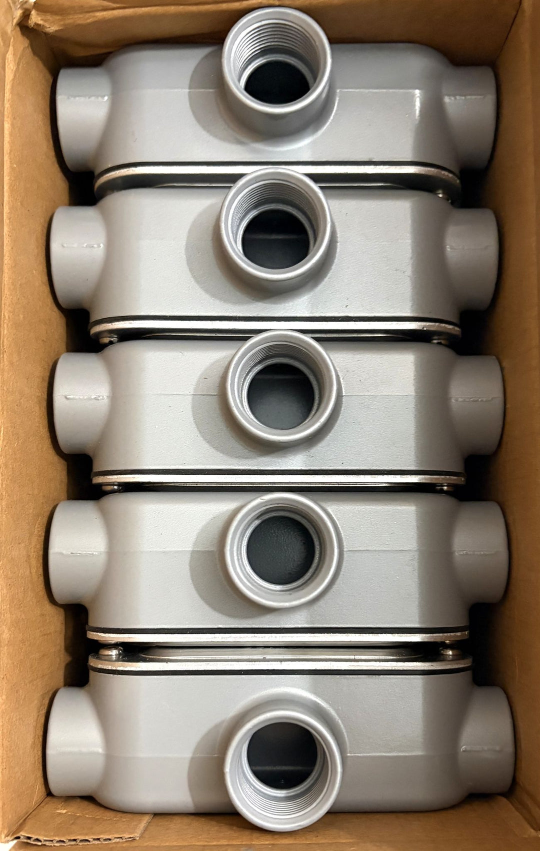 Eaton Crouse-Hinds T25-CGN 3/4" T Conduit Body with Cover & Neoprene Gasket ( Box of 10)