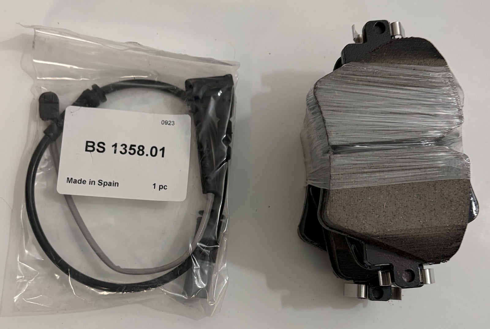 Akebono EURO1892 Ceramic Disc Brake Pads Front/Rear Kit OEM New
