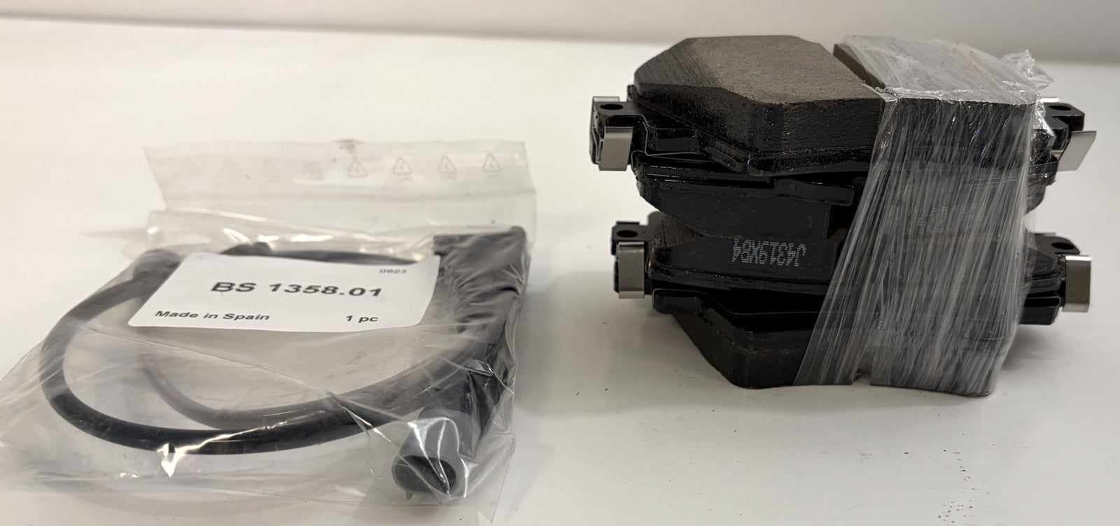 Akebono EURO1892 Ceramic Disc Brake Pads Front/Rear Kit OEM New