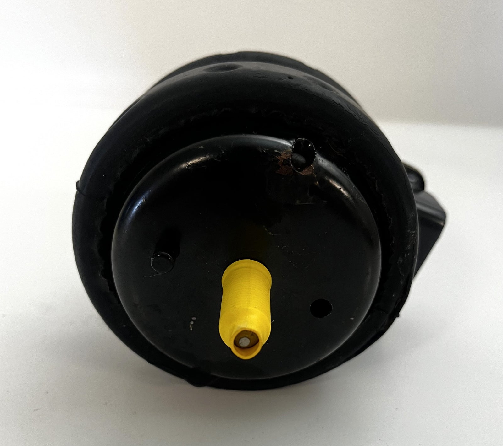 DEA/MRC Front Engine Mount A6772 – Heavy-Duty Vibration Control
