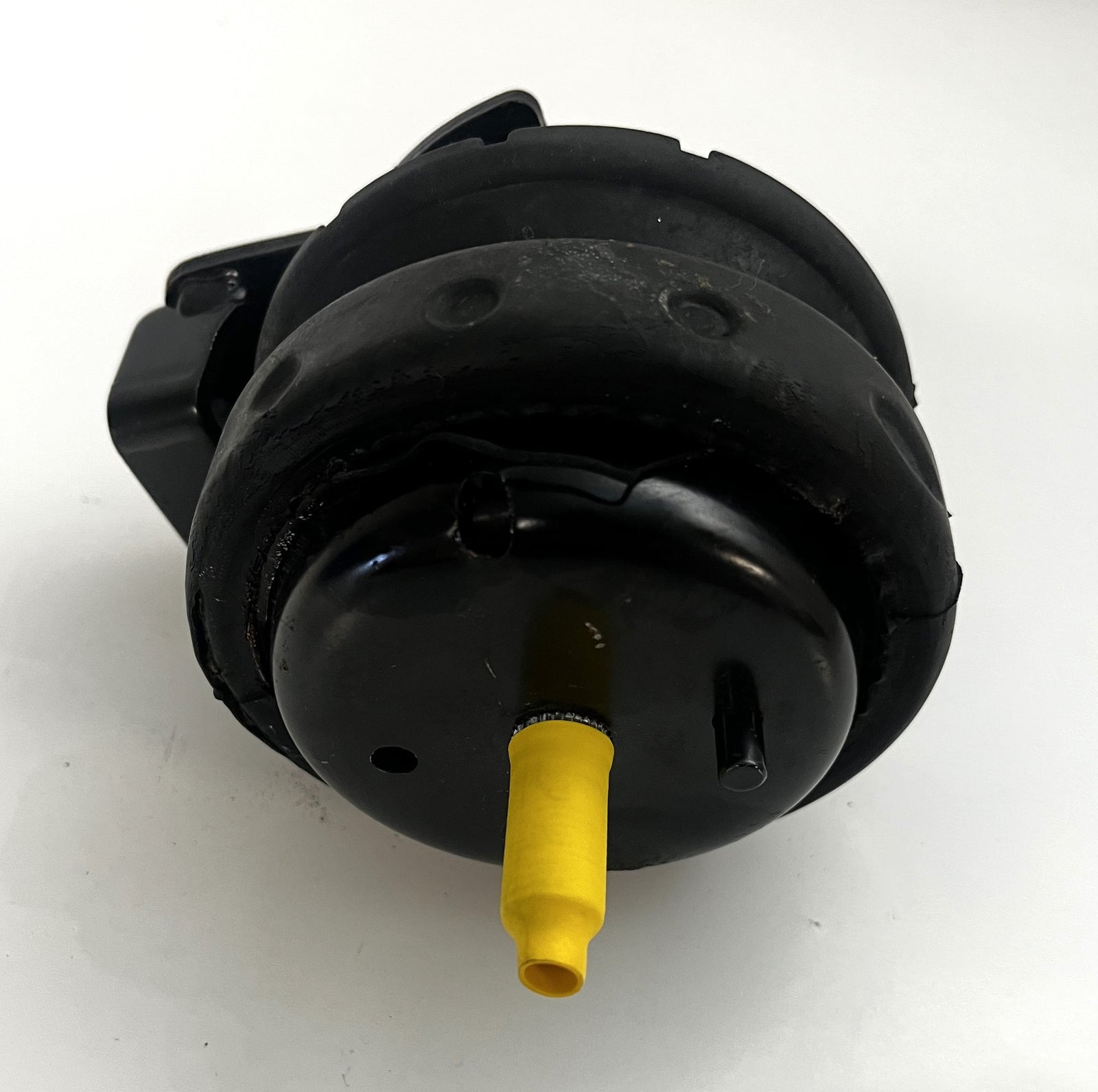 DEA/MRC Front Engine Mount A6772 – Heavy-Duty Vibration Control
