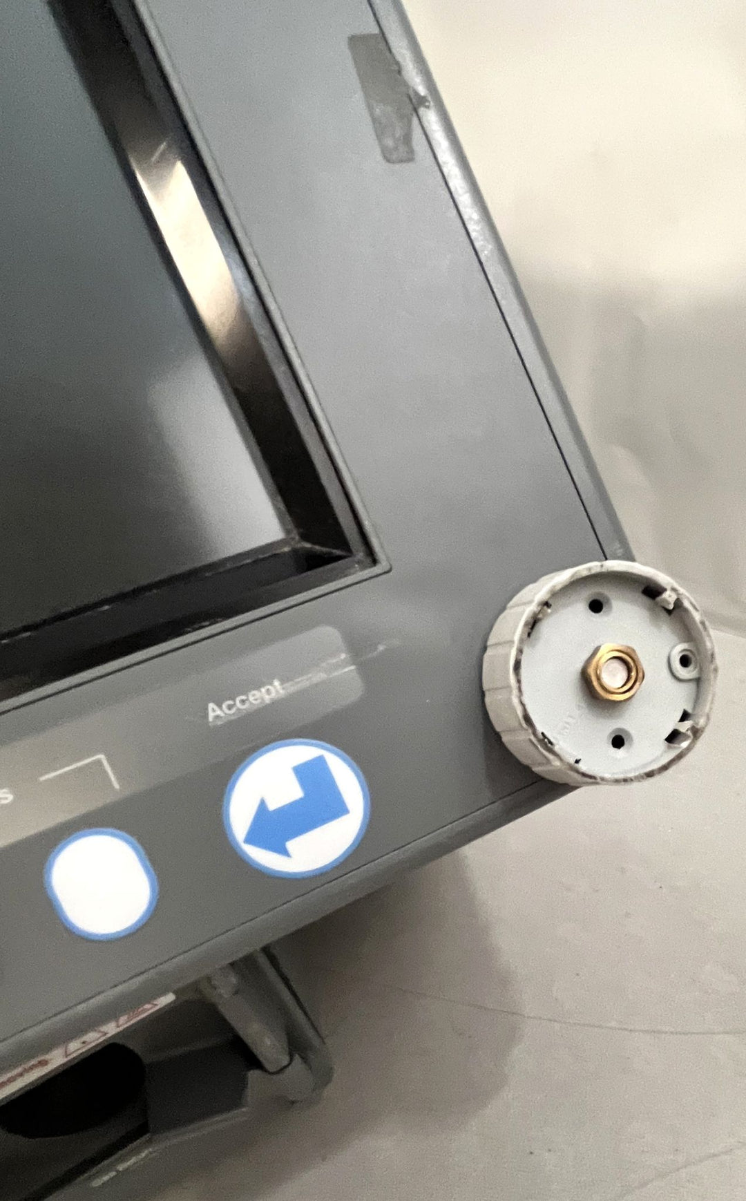 Respironics Esprit V1000 Ventilator – Parts or Repair Only