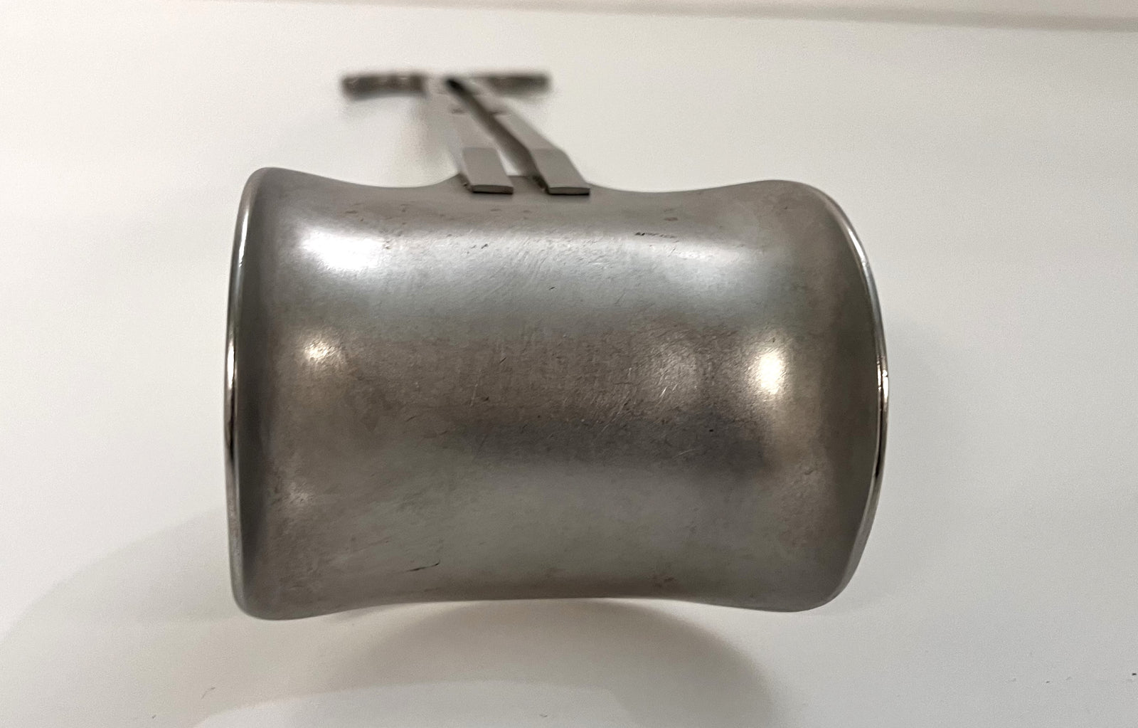 Pre-owned V. Mueller Balfour Retractor 3" Center Blade, durable stainless steel for surgical retraction.