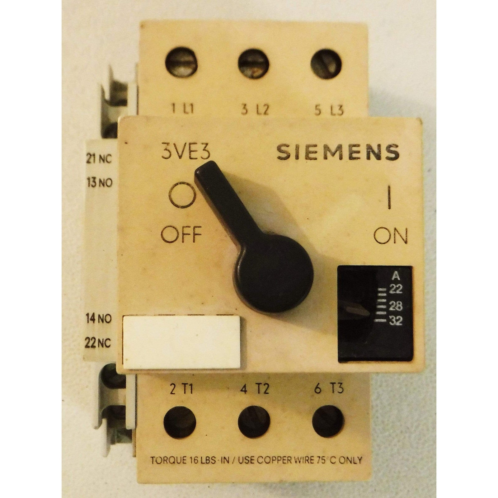 Siemens Starter Protector 3VE3000-2PA00, 600V AC, 22-32A with Aux Switch. Pre-owned.